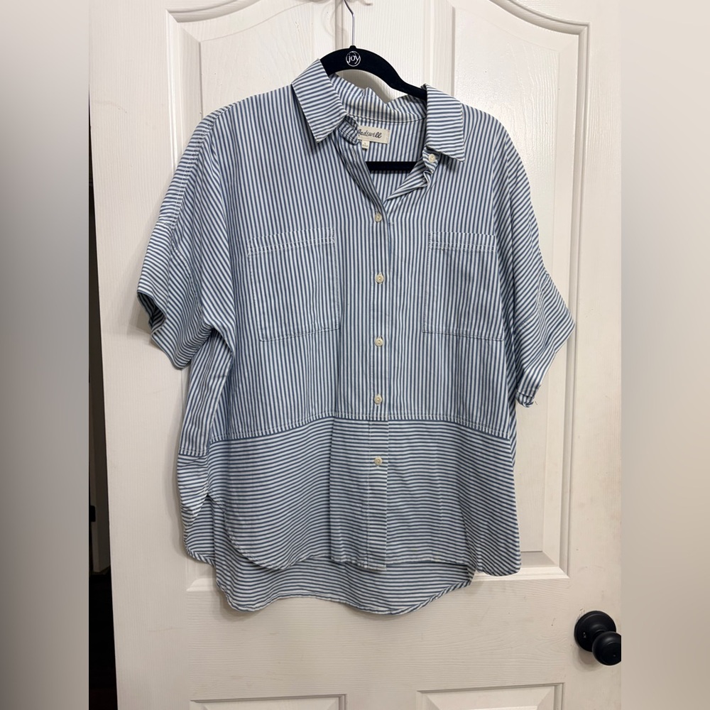 Madewell Blue and White Striped Short-Sleeve Button-Down Shirt
